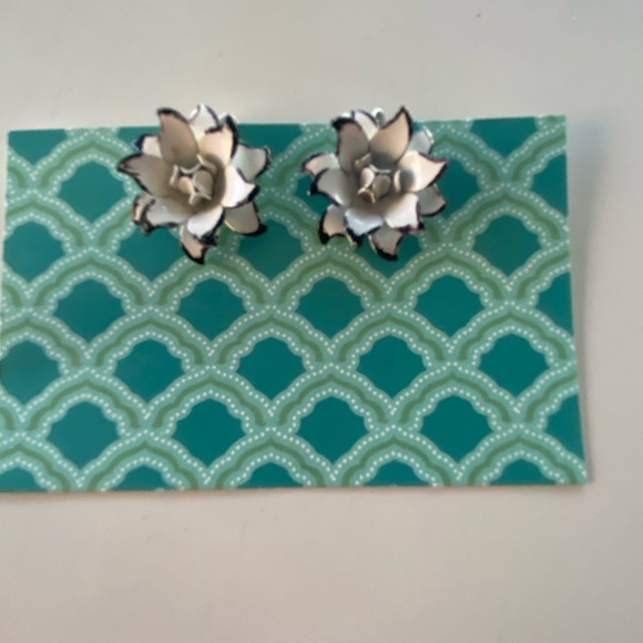 Vintage Signed Coro Metal Rose Clip On Earrings - Picture 2 of 7